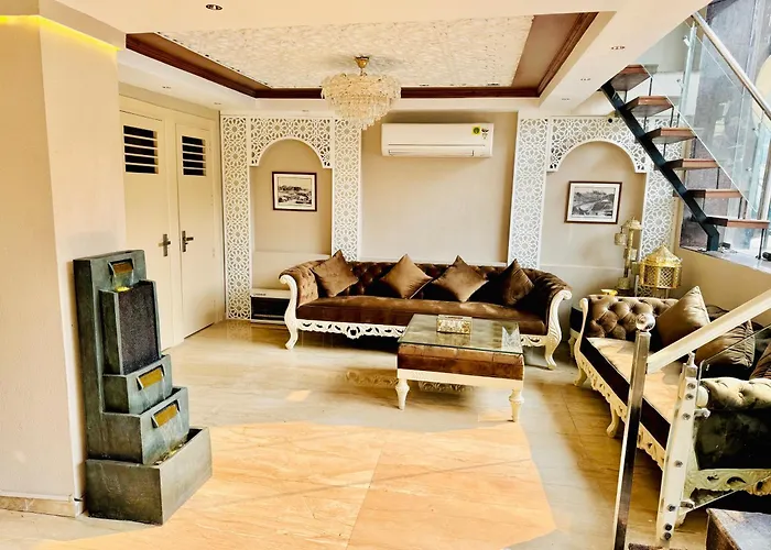 Hotel Aiwan-E-Shahi