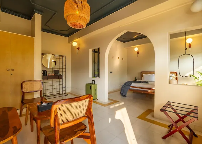 LetsBunk Poshtel&Suites